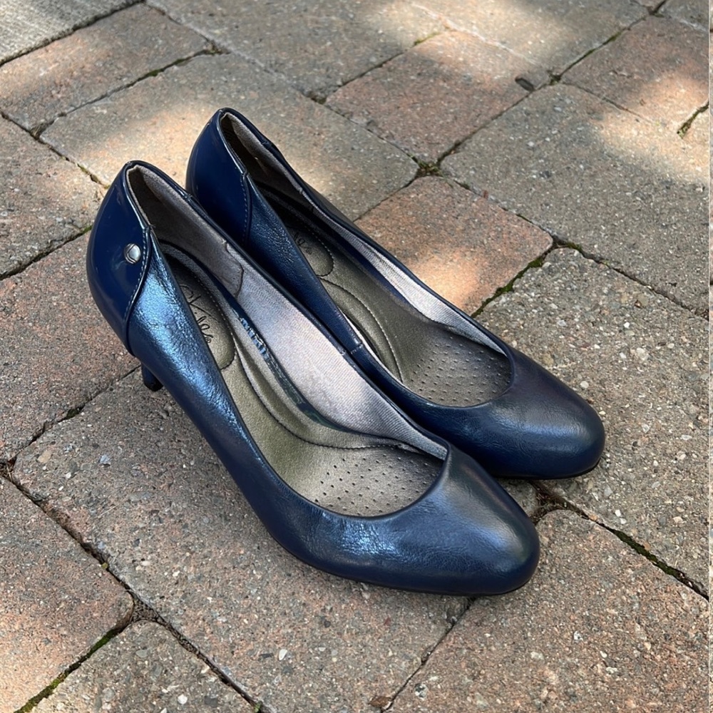 LifeStride Soft System blue pumps size 7